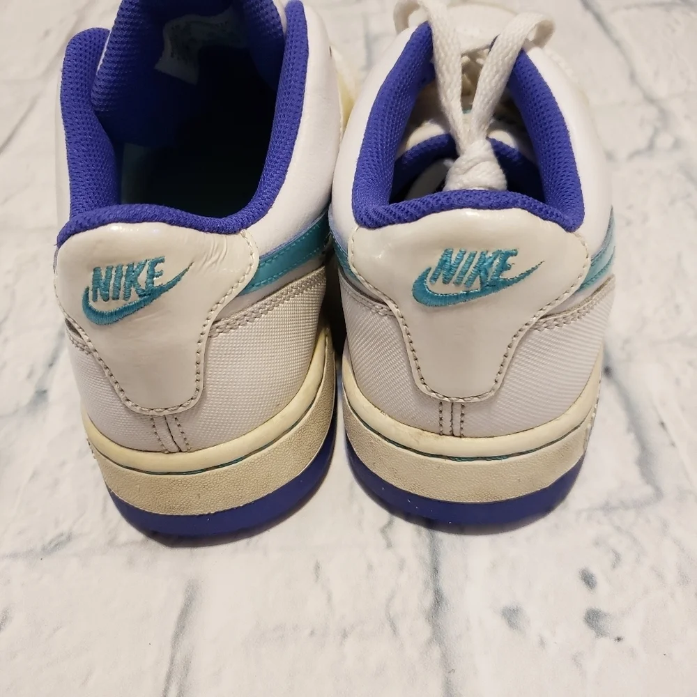 Nike size 5.5 youth women's 7.5